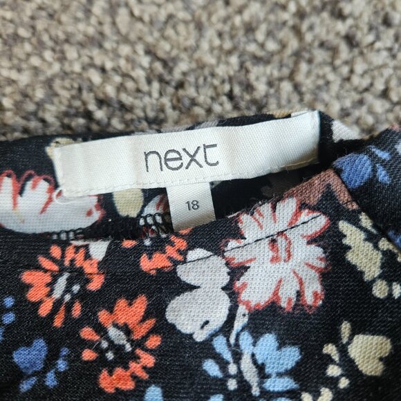 Next Floral pattern Dress size 18 w/ pockets - Picture 3 of 5